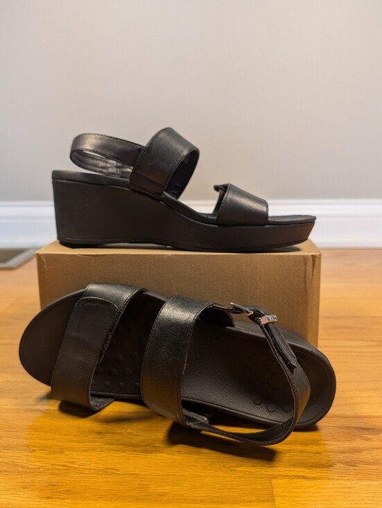 Vionic Shoes - Vionic Black Wedge Sandals